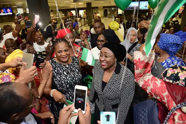 Nigerians excited as they welcome Aisha Buhari in Washington (Photos)